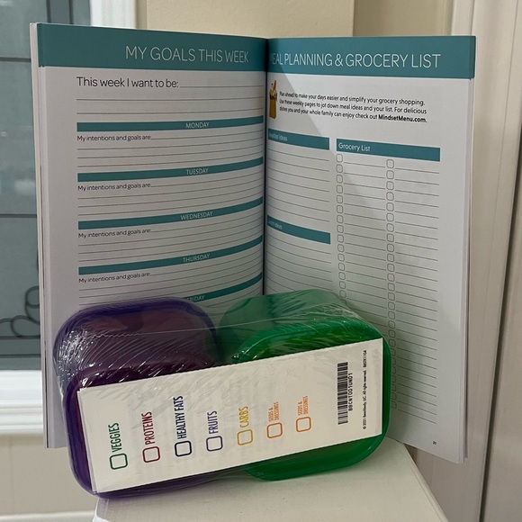 Beachbody Tracker and Containers - Picture 2 of 3